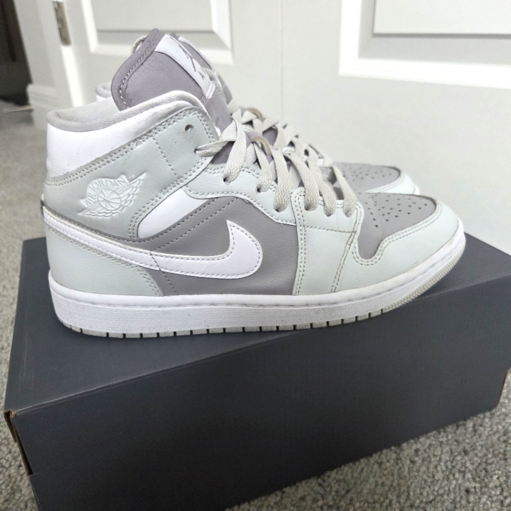 Air Jordan 1 Mid Sneaker (Women) Size 8,5